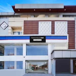 Super Townhouse Oak Silver City Chowk Formerly Hw Residency